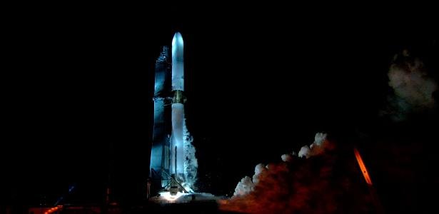 Foguete New Glenn, Da Blue Origin, A Empresa Espacial Do Bilionário Jeff Bezos, Posicionado No Cabo Canaveral, Na Flórida (Eua)