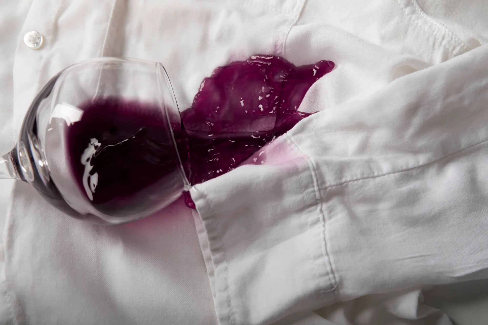 Elimine Manchas De Vinho Tinto Das Suas Roupas